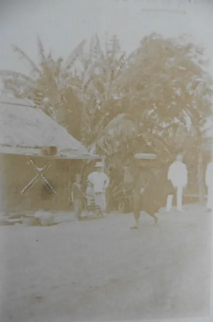 Photo perso sur CPA Indochine Cochinchine Saigon scène de rue porteur 1900