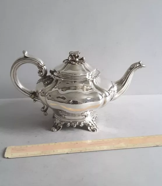 GOOD, CRESTED ANT.  SOLID SILVER MELON SHAPE TEA  POT.     681gms.    LON. 1833.