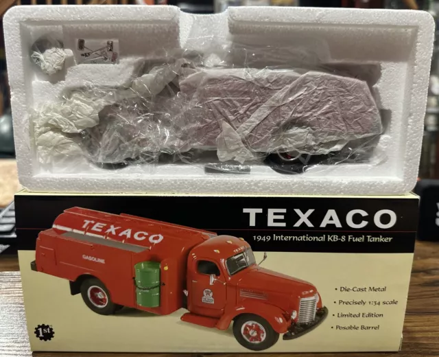 Texaco 1949 International KB-8 Tanker Truck First Gear 1/34 Diecast 19-2567B