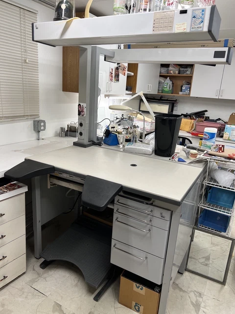 Kavo workbench With Overhead Lighting