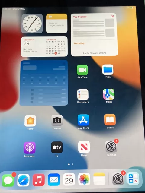 Apple iPad Pro 9.7” 128GB WiFi **LIGHT SCRATCHES ** NO CHARGER NO CABLE! WORKS!