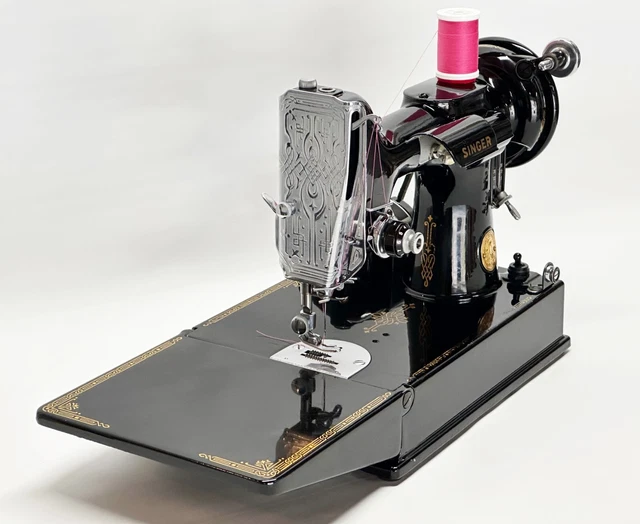 MÁQUINA DE COSER PESO PLUMA 221 CANTANTE DE COLECCIÓN con ESTUCHE ¡EN EXCELENTE ESTADO!¡!