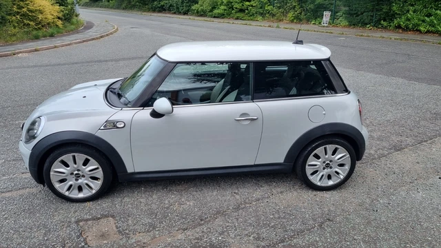 Mini Cooper Camden D 1.6 Silver 3Dr 2010,   ,,,, 12 Months Mot ,,,
