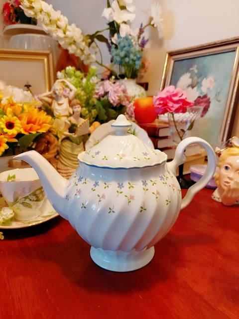 vintage Johnson Bros "SUMMER CHINTZ" Tea Pot 6Cup | Made in England