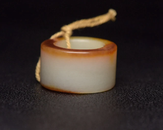 Chinese Natural Hetian Jade Handcarvede Exquisite Ring 13911