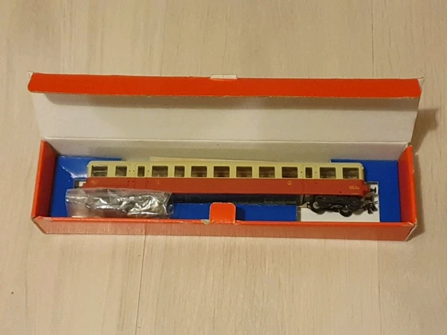 AS HO #M012 AUTORAIL ABJ2 TOIT ROUGE avec accessoires a monter comme