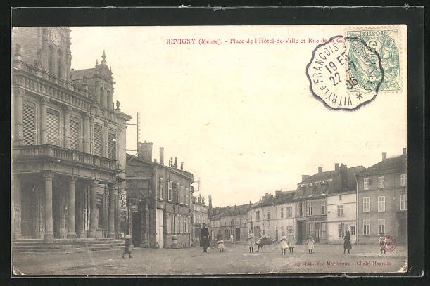 CPA Revigny, Place de l´Hotel-de-Ville et Rue de la Gare 1906