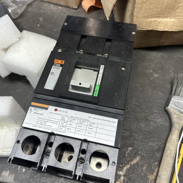 Merlin Gerin Compact CJ400NA 3P 400A 600v Molded Case Switch Cat. No. 36025 Merlin Gerin Compact CJ400NA 3P 400A 600v Molded Case Switch Cat. No. 36025