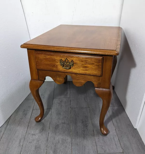 Vintage Thomasville Fisher Park Queen Anne End Table with Drawer - Solid Wood Vintage Thomasville Fisher Park Queen Anne End Table with Drawer - Solid Wood