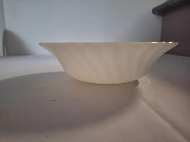 Old Dish Vintage retro Milk Glass Anchor Hocking Suburbia Fluted Bowl Round