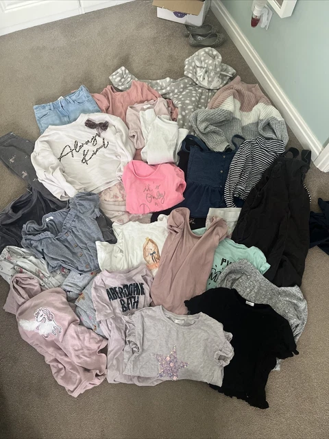 Pacchetto ragazze età 7-8 anni. Top, ponticelli, pantaloncini. 29 articoli lettini One Sitop