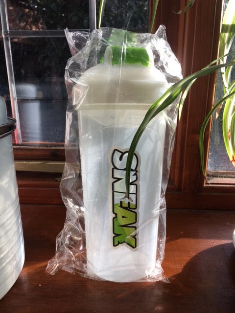 Sneak Energy Green Glow in the Dark Shaker V3 Limited Edition brandneu in Verpackung Sneak Energy Green Glow in the Dark Shaker V3 Limited Edition brandneu in Verpackung