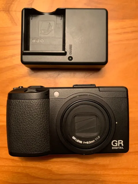 Ricoh GR DIGITAL III 10.0MP Digital Camera - Black (2009) - Original Charger
