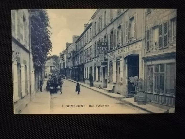 CPA 61 DOMFRONT - Rue d'Alençon