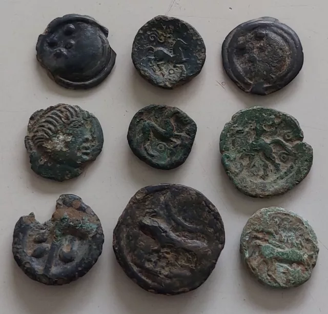 Joli Lot De 5 Bronzes Et 4 Potins Gaulois . Rare . Joli Lot De 5 Bronzes Et 4 Potins Gaulois . Rare .