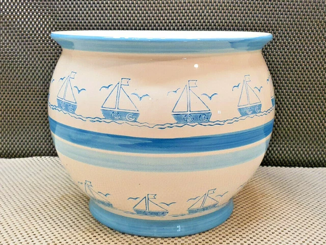 Grand Cache-pot Ancien En Céramique, Décor Bateau Vague Bleu Ciel, Blanc