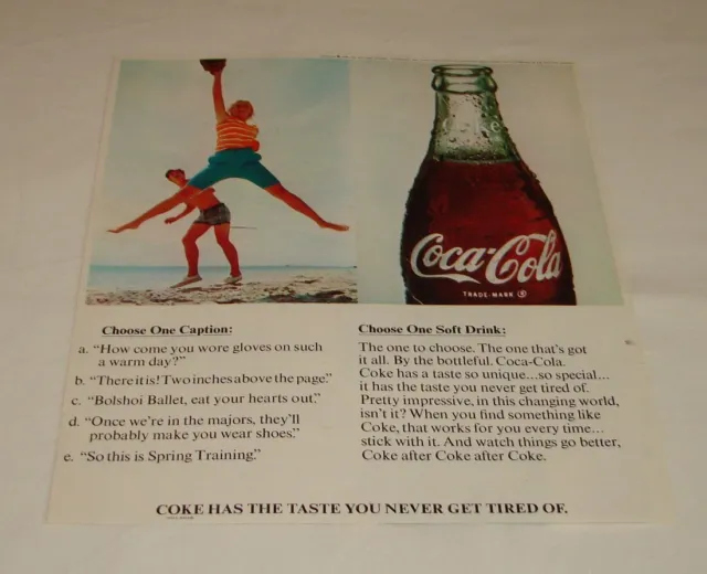 1968 Coca Cola Ad ~ Scegli Uno Didascalia Ragazzo E Bambina Su Spiaggia,Baseball