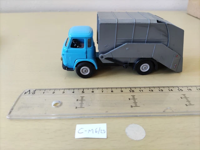 Camion Saviem SM 300 V8 #25 Solido Démontable - 1/50 - Transformé Et Repeint Turquoise