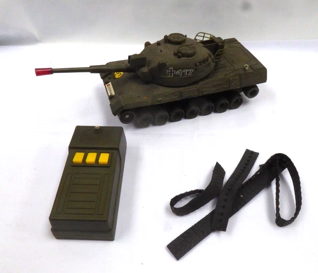 VINTAGE REMOTE CONTROLLED Army Tank Made In Hong Kong Untested A23 £5.