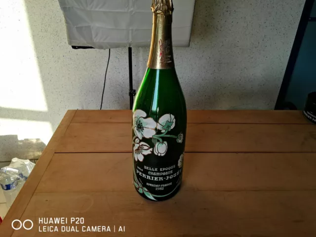 ancienne grande bouteille publicitaire factice de champagne perrier jouet