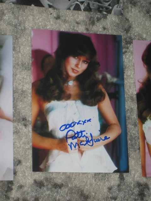 PHOTO PLAYBOY PLAYMATE PATTI MCGUIRE signée 4x6 PMOY AUTOGRAPHE 1L EUR