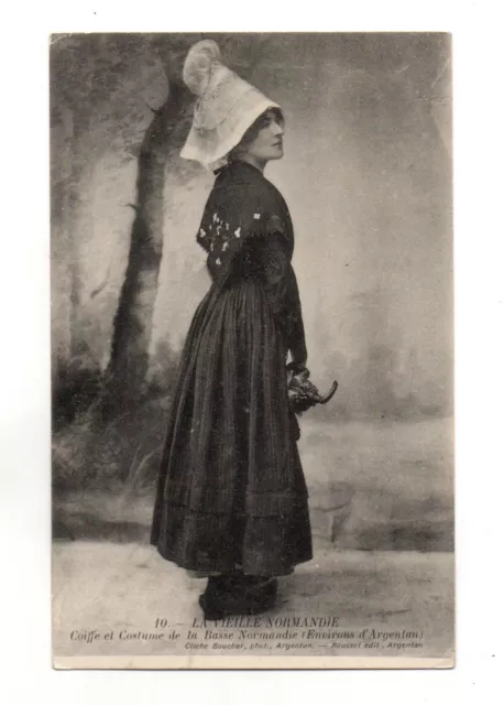 Coiffe et costume de la basse Normandie, environs d'Argentan  (A3902)