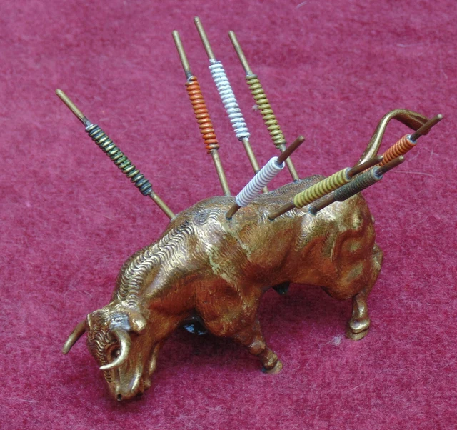 rare ancien magnifique taureau pic aperitif bronze de vienne ? très fin detail