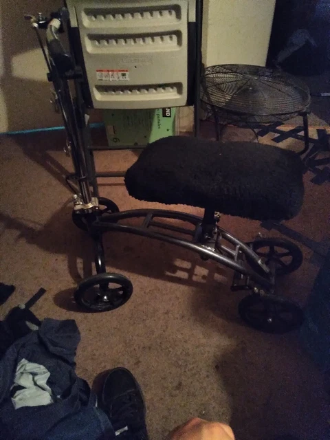 Drive Medical 796 Dual Pad Steerable Knee Walker WITH NO  Basket AS PICTURED