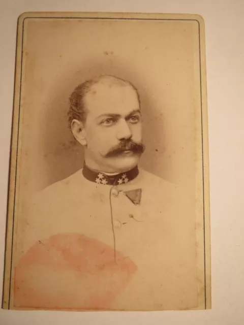 Linz - Soldat mit Bart in Uniform mit Orden - Portrait/ CDV