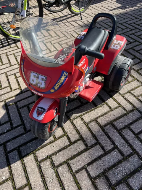 DUCATI Peg Perego Moto Elettrica per Bambini 3-5 Anni 3 Ruote Rossa