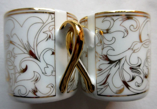 2 tasses à café sans soucoupe, porcelaine fine blanche et or fin, Limoges?
