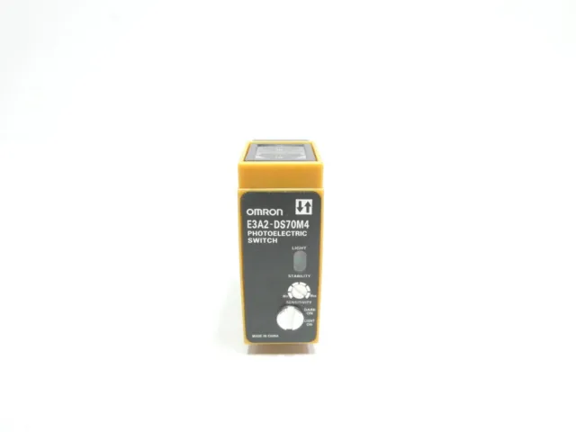 Omron E3A2-DS70M4 Photoelectric Sensor 24-240v-ac 12-240v-dc