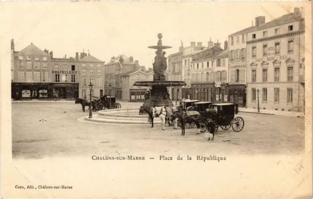 CPA CHALONS-sur-MARNE - Place de la Republique (363737)