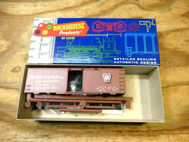 Roundhouse HO Scale 41' Pennsylvania PRR 24441 Sliding Door Box Car Kit