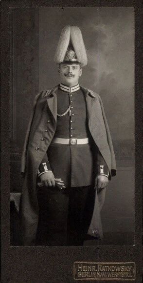 CdV Deutscher Offizier in Uniform, Portrait, Paradehelm,... - 10635806