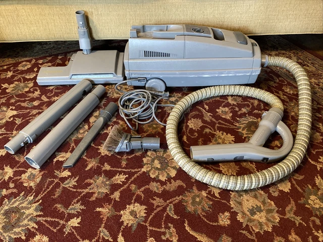 Electrolux EPIC Series 6500 S R Canister Vacuum Cleaner w/ Attachments CLEAN Electrolux EPIC Series 6500 S R Canister Vacuum Cleaner w/ Attachments CLEAN