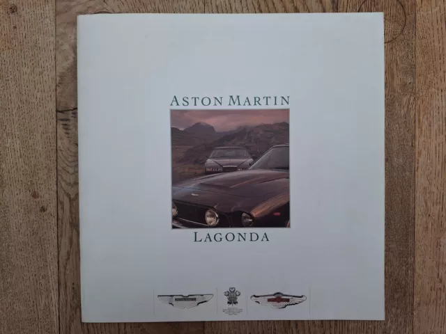 Aston Martin et Lagonda gamme 1986 brochure 30 X 30  ENGLISH. UNE PAGE MANQUANTE