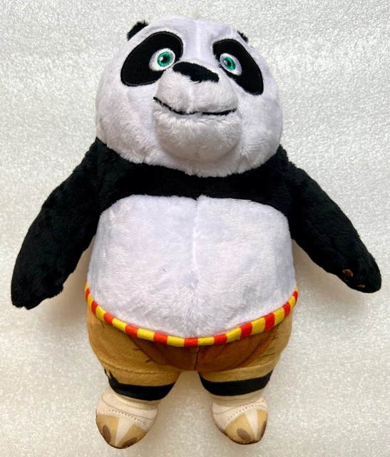 Schmidt Spiele Kung Fu Panda Plüschfigur – Po, 25 Cm, Aus Weichem Plüsch, Waschbar, Offizielles Merchandise