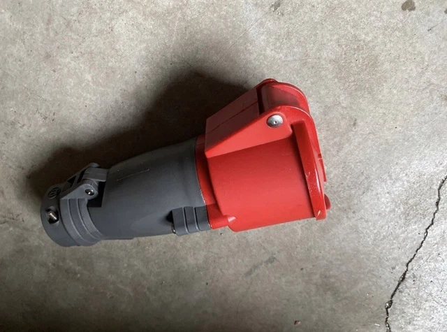 Prise Mobile Industrielle Legrand Hypra P17 IP44 32A 380/415V 3P+N+T - Réf. 58219