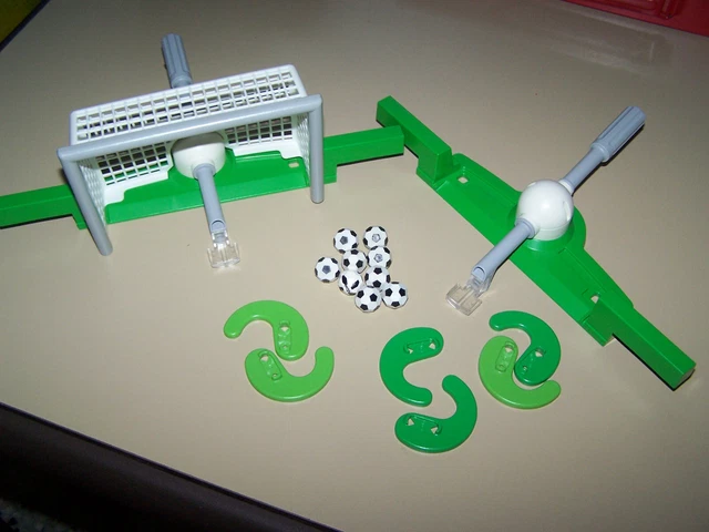 Lot ACCESSOIRES FOOTBALL but, ballons ....  PLAYMOBIL