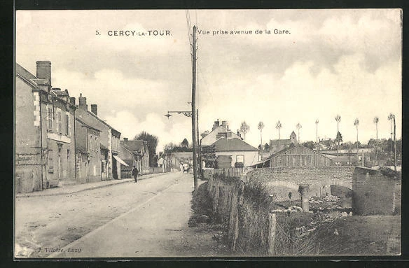 CPA Cercy-la-Tour, view taken on Avenue de la Gare