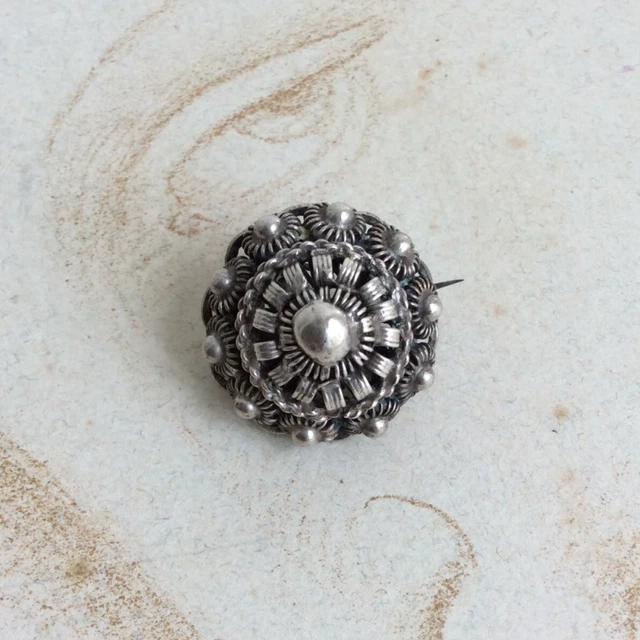 Broche Ancienne En Métal Argenté Du XIXème Siècle - Diamètre 2 Cm - Très Bon état - Occasion
