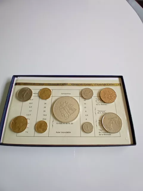 coffret fdc 1976 Français avec 50 Francs Hercule en argent.