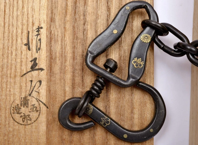 Old Japanese Tea Ceremony Iron Gold Inlay Long Chain Kettle Hook Wood Box Signed