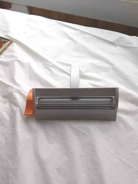 Fiskars Straight Edge Paper Crimper Tool 6.5 Corrugated Ripple Texture  Roller