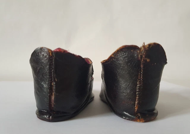 Ancienne paire de  CHAUSSURES en cuir  de POUPÉE  JUMEAU taille 13 2