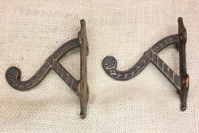 2 Old Flower Coat Hooks Bath Robe House Farm Wardrobe Fancy Iron BROKEN 2