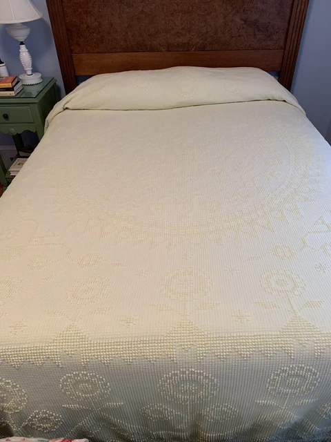 Vintage Full/Double Chenille Yellow Starburst  Morgan-Jones Minuet Bedspread