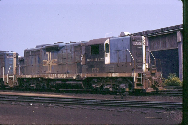 Boston & Maine GP-9  # 1729 Early PT. '1973 ' @ Boston ORIGINAL 35MM color slide