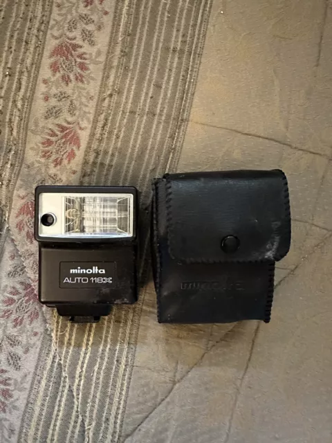 Vintage Minolta Auto 118X Flash W/Soft Case Made In Japan UNTESTED